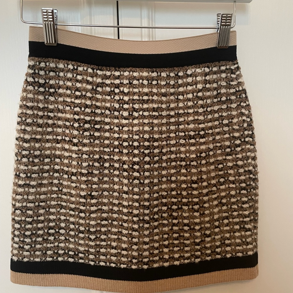 Missoni mini skirt. Size 38. 60% wool. Beautiful beige, off white and black.